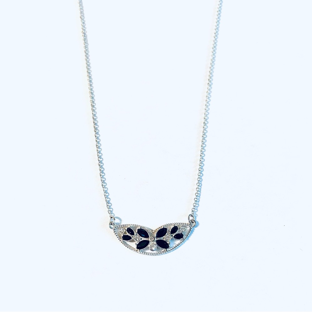 Vintage NRT Silver and Black Leaf Necklace